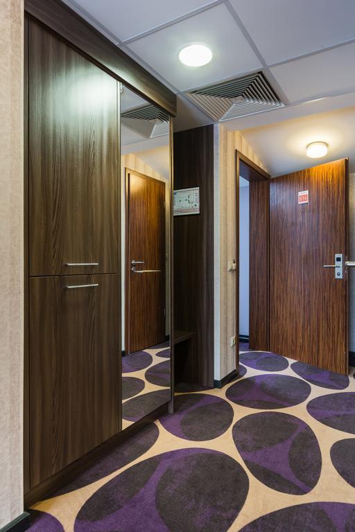 Victoria Garden Hotel Es Etterem Nyíregyháza エクステリア 写真