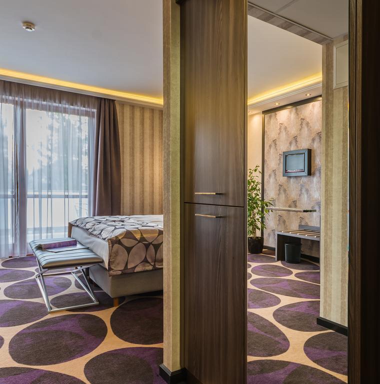 Victoria Garden Hotel Es Etterem Nyíregyháza エクステリア 写真