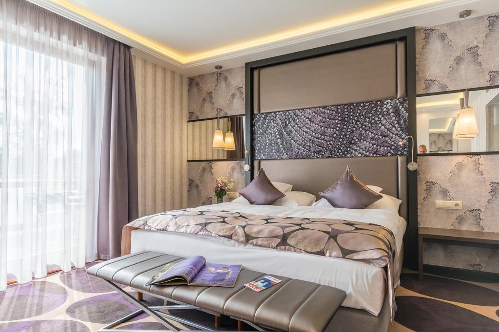 Victoria Garden Hotel Es Etterem Nyíregyháza エクステリア 写真