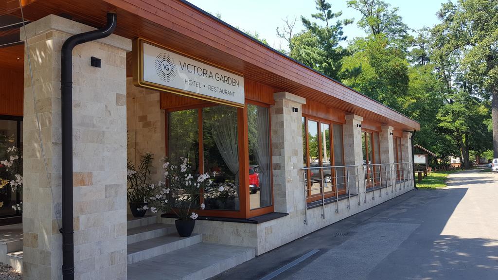 Victoria Garden Hotel Es Etterem Nyíregyháza エクステリア 写真