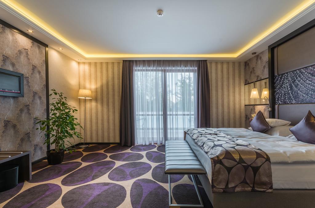 Victoria Garden Hotel Es Etterem Nyíregyháza エクステリア 写真